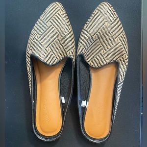 Universal threads black and tan wicker mules